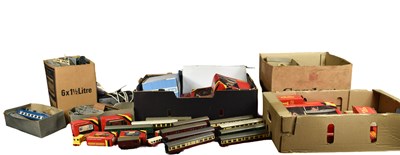 Lot 436 - A large group of OO gauge railway items to...