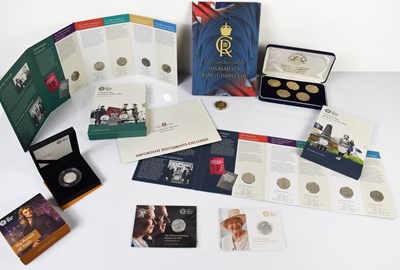 Lot 5 - A group of coins to include a Royal Mint Sir...