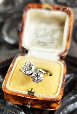 Lot 18 - An 18ct gold and diamond Toi et Moi ring, each...