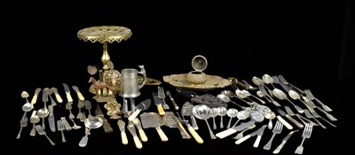 Lot 345 - A group of metalware to include silver plated...