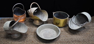 Lot 346 - A group of metalware to include brass and...