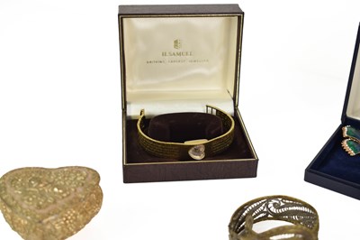 Lot 23 - A selection of jewellery and watches, to...
