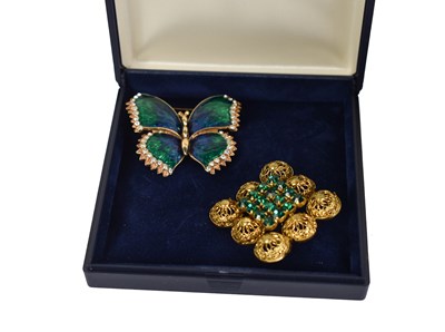 Lot 23 - A selection of jewellery and watches, to...