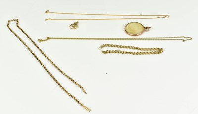 Lot 166 - A group of 9ct gold to include fine link...