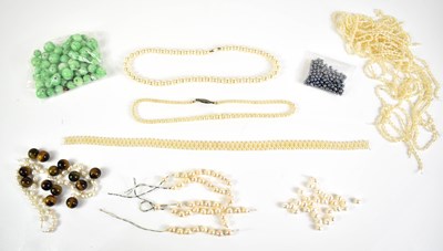 Lot 26 - A selection of loose beads for jewellery to...