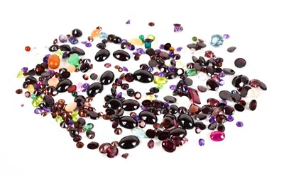 Lot 37 - A selection of loose cut gemstones, various...