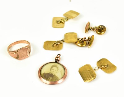 Lot 177 - A group of 9ct gold to include cufflinks,...