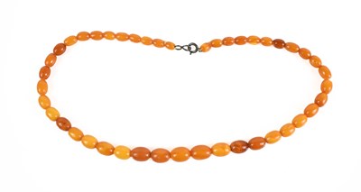 Lot 89 - A vintage butterscotch amber necklace,...