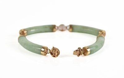 Lot 119 - A 14ct gold and pale jade Chinese bracelet,...