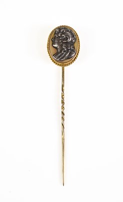 Lot 39 - A gold hat / stick pin set with a pale cream...