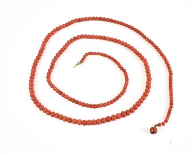 Lot 128 - A vintage coral beaded necklace, with slide...