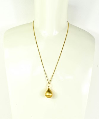 Lot 203 - A 9ct gold chain link necklace together with a...