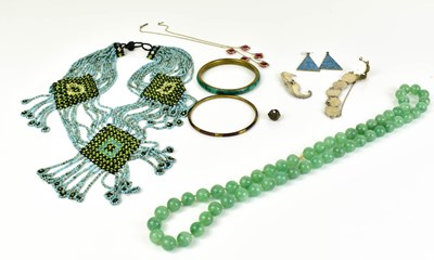 Lot 33 - A selection of jewellery to include a Chinese...