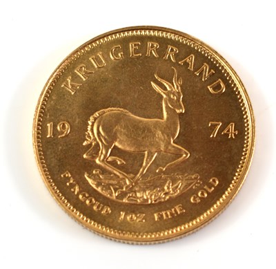 Lot 388 - A South Africa fine 1oz gold krugerrand dated...