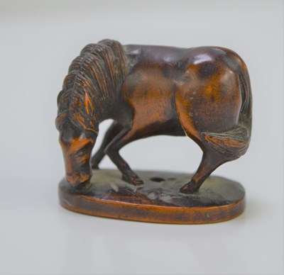 Lot 498 - An early 20th century Japanese boxwood netsuke,...