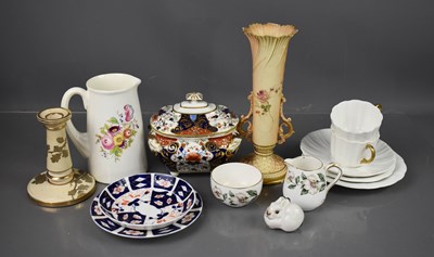 Lot 276 - A group of ceramics to include a Royal...