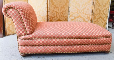 Lot 251 - A 20th century upholstered chaise lounge....