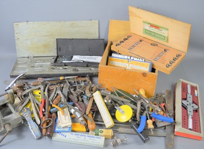Lot 447 - A group of vintage tools to include a Record...