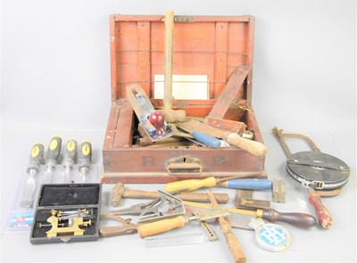 Lot 446 - A group of vintage tools to include a Record...