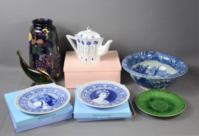 Lot 279 - A group of pottery to include a Royal Stanley...