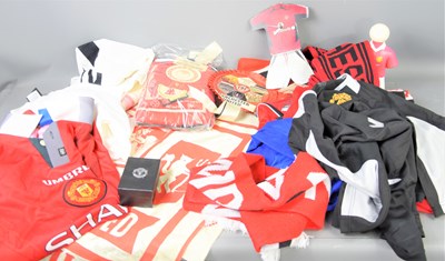 Lot 171 - A collection of Manchester United Football...