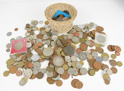 Lot 389 - A quantity of British and Worldwide coinage to...