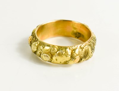 Lot 38 - A gold ring, with rose gold and silver...