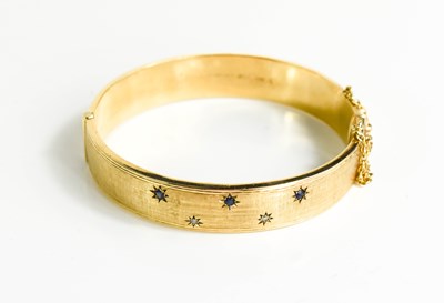 Lot 160 - A 9ct gold bracelet with safety chain, set...