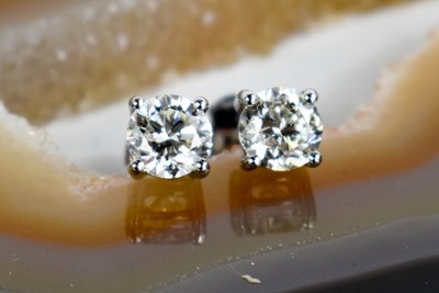 Lot 137 - A pair of diamond solitaire earrings, set in...