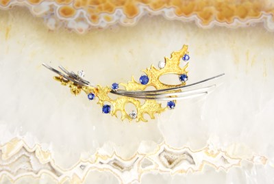 Lot 14 - A fine 18ct gold leaf form brooch set with old...