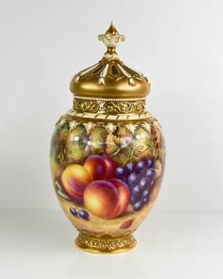 Lot 159 - A very fine Royal Worcester large pot pourri...