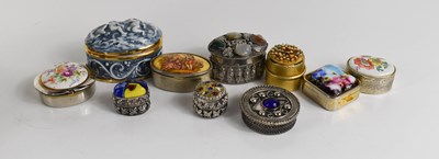 Lot 53 - A selection of vintage and later pill /...