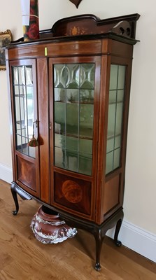 Lot 556 - A mahogany Edwardian glazed cabinet.
