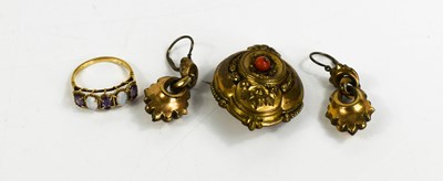 Lot 223 - A 9ct gold, amethyst and opal five stone ring,...