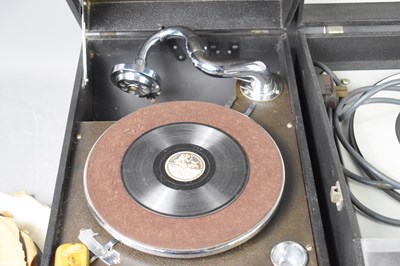 Lot 113 - A Columbia Grafonola phonograph together with...